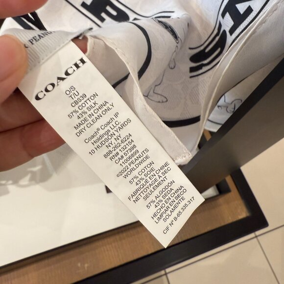 Last 2‼️Coach x Peanuts Signature Snoopy Print Bandana CBS39 - Picture 14 of 16